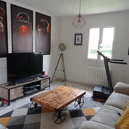 Maison Entiere A Mi-chemin Entre Le Circuit Du Mans Et Le Zoo De La Fleche Сasa de vacaciones
